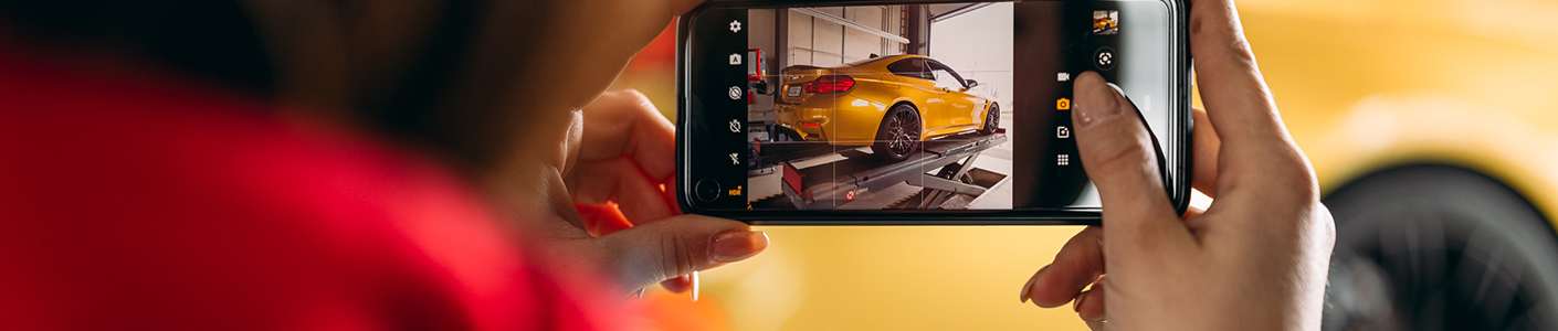 Vollgutachten bei der GTÜ – Gelber BMW auf Prüfstand wird mit Smartphone dokumentiert